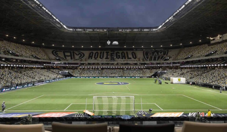 Atlético Mineiro recebe Flamengo em duelo decisivo nesta noite pelo Brasileirão 2026 na Arena MRV