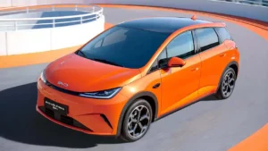 Novo BYD Dolphin promete mais de mil quilômetros de autonomia e consumo impressionante