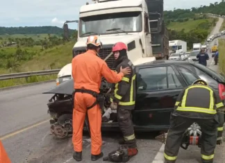 LADEIRA DO HORIZONTE||| Idoso morre após perder controle de carro e atingir carreta na BR-101