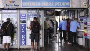 Apostas da Mega-Sena de R$ 300 milhões seguem abertas até 22h deste sábado