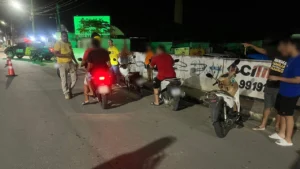 Blitz educativa orienta motociclistas e flagra maioria dos condutores sem capacete em São Miguel