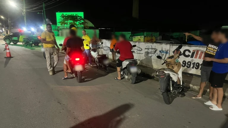 Blitz educativa orienta motociclistas e flagra maioria dos condutores sem capacete em São Miguel
