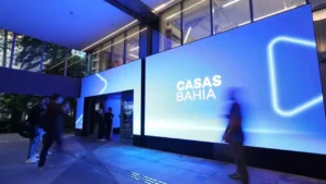Justiça mantém suspensão de demissões das Casas Bahia após fechamento de 298 lojas