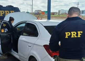 ROUBADO||| PRF recupera em São Miguel veículo roubado com sinais de adulteração durante fiscalização