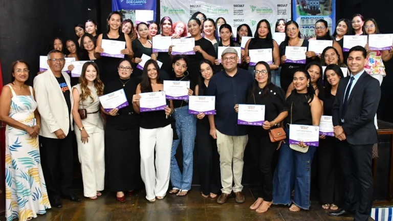 São Miguel dos Campos certifica alunos após conclusão de cursos de qualificação profissional