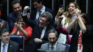 Senado aprova fim da escala 6×1 e redução gradual da jornada semanal para 40 horas