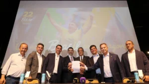 Flávio Bolsonaro reúne 14 governadores e recebe apoio de Augusto Cury na disputa pela Presidência
